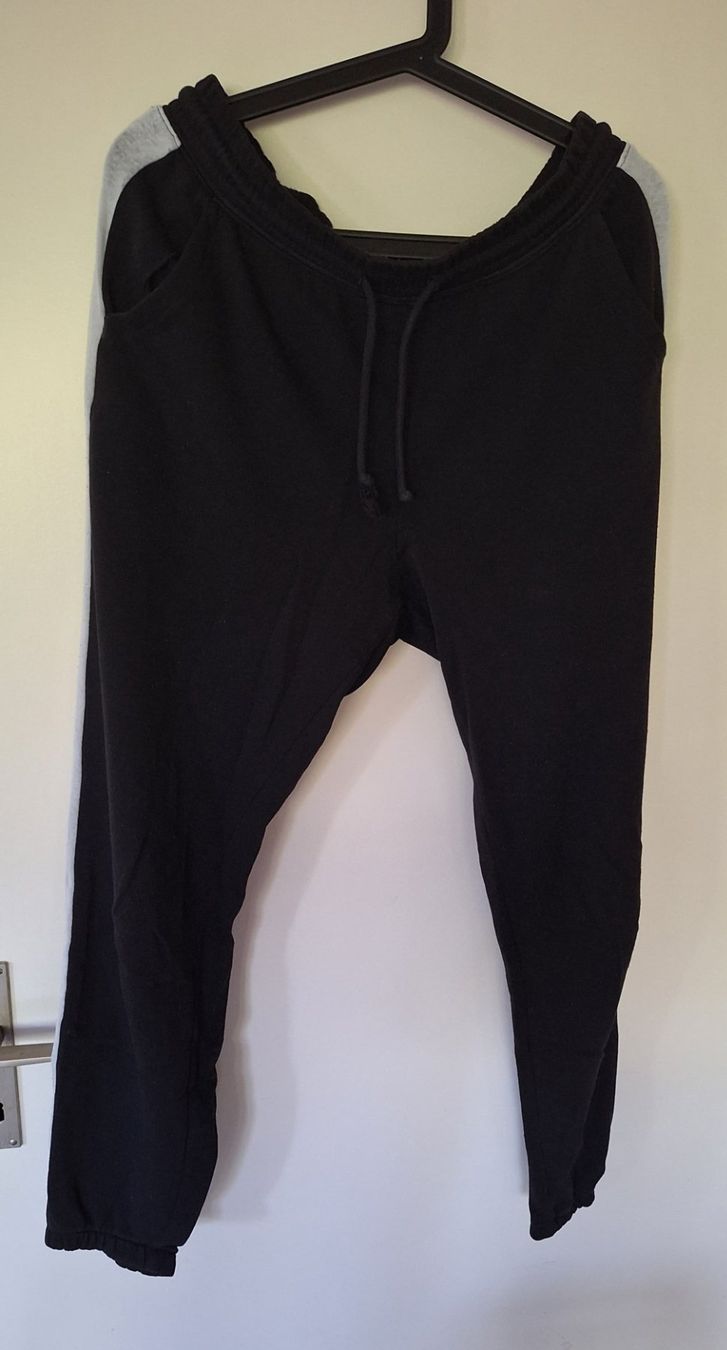 H&M Pantaloni: H&M Sweathose, Schwarz mit Streifen, Grösse S – Usato da Aesch BL venduto da sar_j59l 1