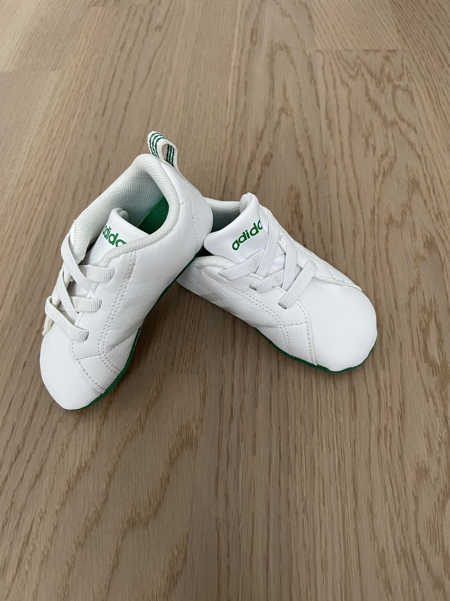 Adidas Scarpe per ragazzi: Adidas Babyschuhe, Gr. 18, weiss/grün – Nuovo (secondo la descrizione) da Winterthur venduto da NaNa24