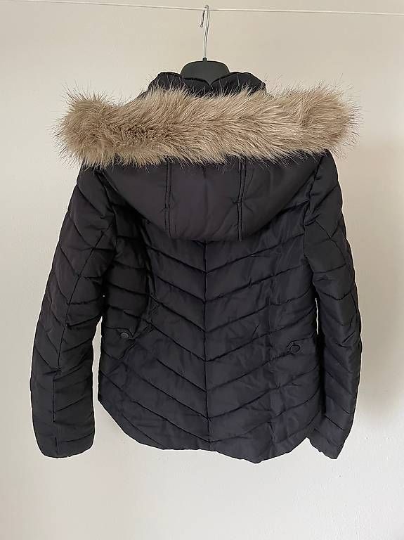 Giacche: Steppjacke von H&M - Grösse 36 - Farbe Schwarz – Usato da Thörishaus venduto da ama_9dbt 1