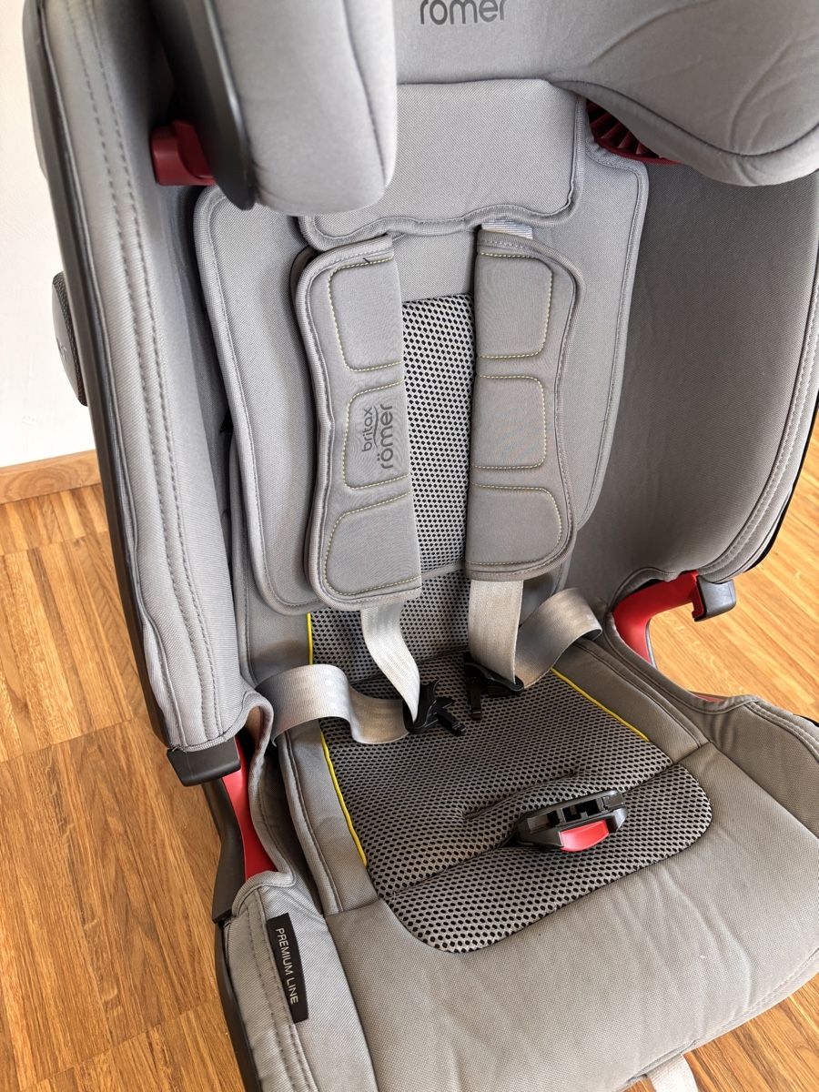 Britax Römer Seggiolini per auto: Britax Römer Advansafix IV R – Usato da Luzern venduto da lor_x8hx 1