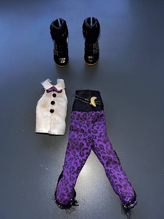 Puppen: Vêtements Monster high – Gebraucht aus Fribourg von Maya.p85