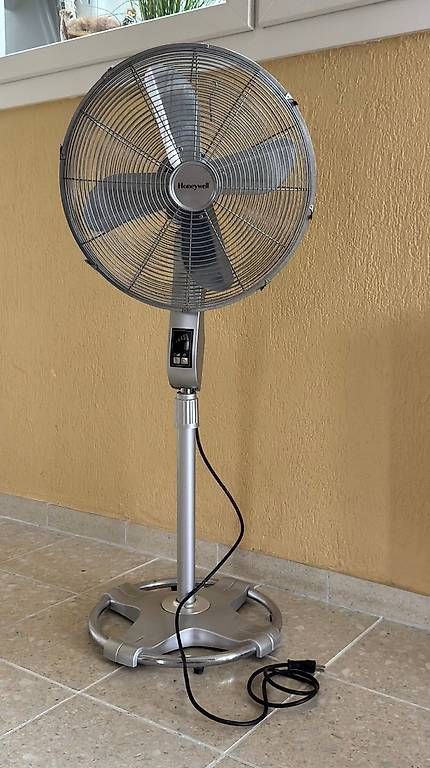Ventilatoren: Stand-Ventilator – Gebraucht aus Weisslingen von Cy