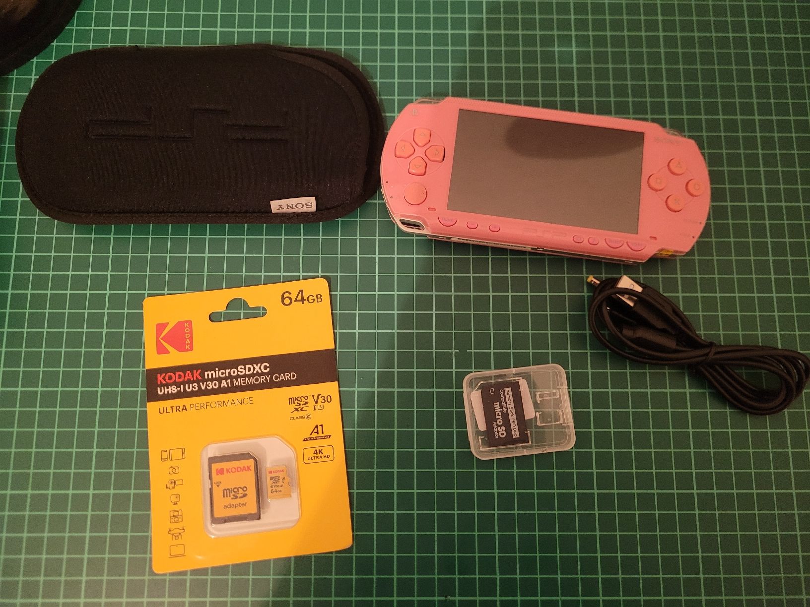 Sony Konsolen: PSP Pink, 64GB Memory Card, Case - Great Condition! – Gebraucht aus Meyrin von Retro-GZ