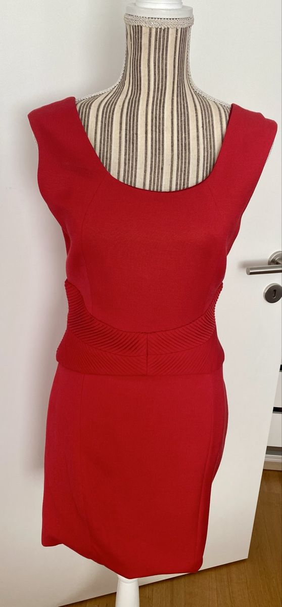 Kleider: Superbe robe structurée rouge JIKI Monte-Carlo - taille 40 – Gebraucht aus Lausanne von Vracorama