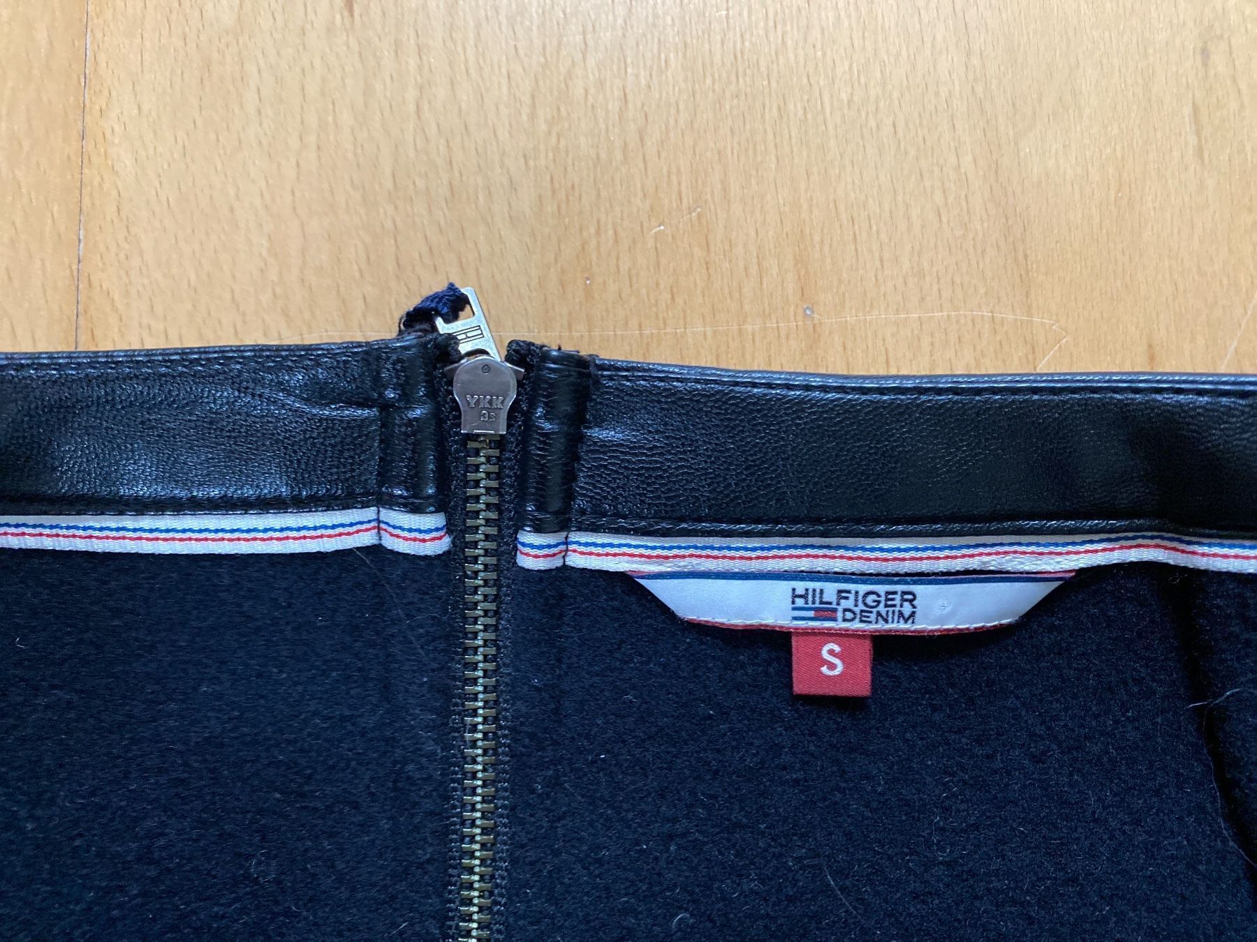 Tommy Hilfiger Röcke: Jupe Tommy Hilfiger taille S NEUVE – Neu (gemäss Beschreibung) aus Treyvaux von MLRL 4