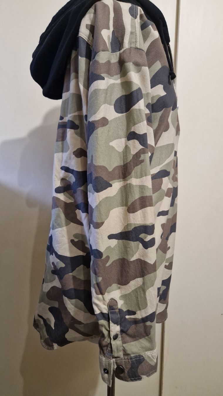 H&M Giacche: Camouflage-Jacke mit schwarzer Kapuze – Nuovo (secondo la descrizione) da Oberengstringen venduto da Sheera7 3