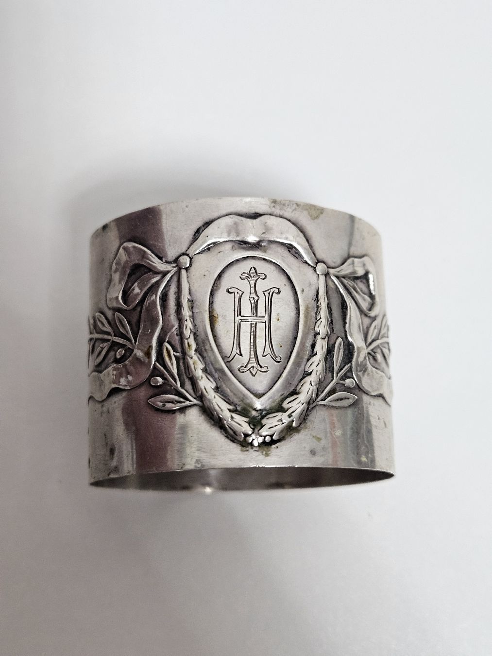 Altro in Decorazioni & Accessori: Silber Ring Serviettenring 800er mit Monogramm HH und Lorber – Usato da Schlieren venduto da Bestleo