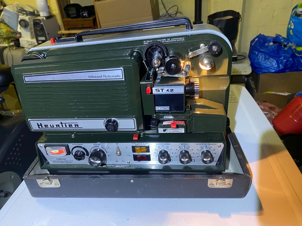 Projecteur de cinéma Heurtier Stéréo 42 en bon état