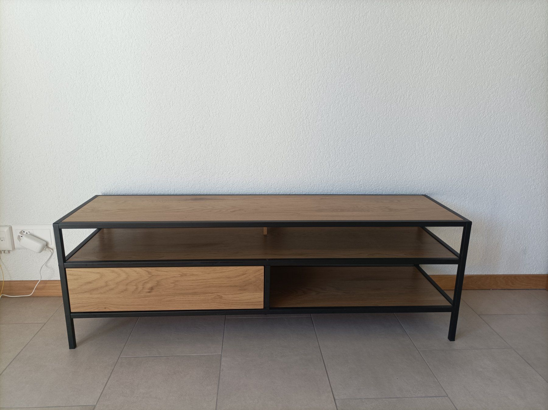 Mobili TV: Meuble 120x33x40cm – Usato da Lausanne venduto da hdo_d2mm