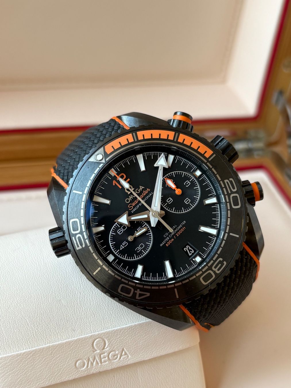 Omega Orologi: OMEGA Seamaster Planet Ocean Deep Black Fullset mit Garantie – Usato da Birsfelden venduto da Mynos 4