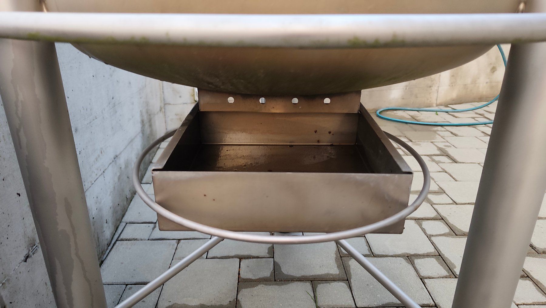 Griglie: Edelstahlgrill mit Höhenverstellbarem Gitterrost – Usato da Rheineck venduto da Birdsofpray 2