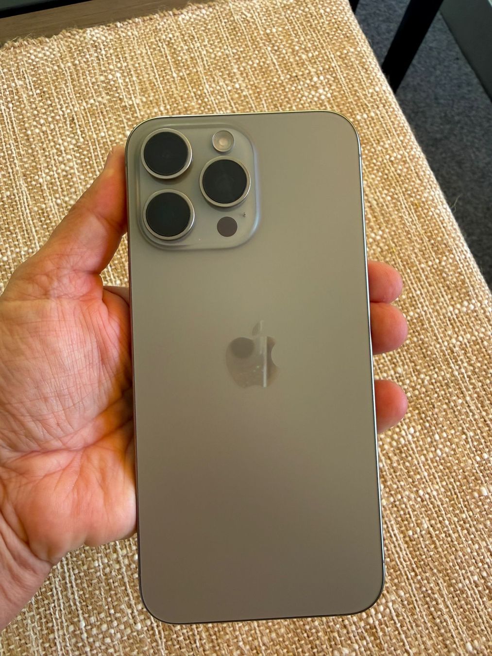 Apple Telefoni cellulari / Smartphones: iPhone 15pro max natural Titanium 256 GB – Usato da Ebikon venduto da el_carpincho 3