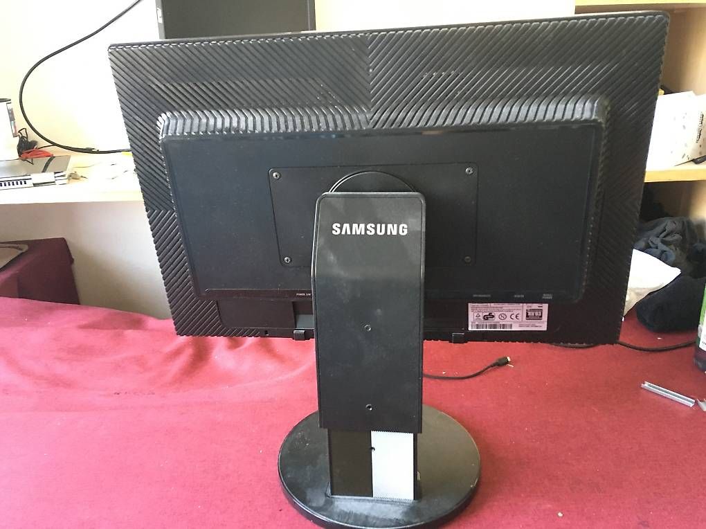 Monitor: Écran Samsung 24'' 245B – Usato da Chavannes-Près-Renens venduto da chr_h9df 1