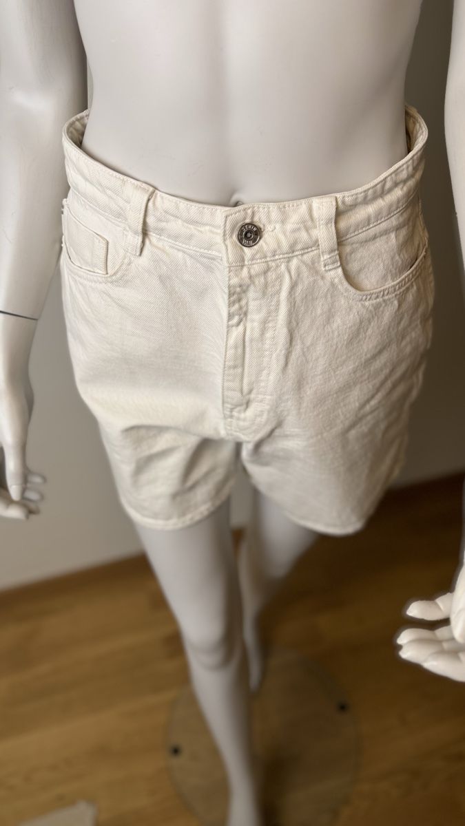 Zara Hosen: Zara -Weiße Shorts ||Größe 38| – Neu (gemäss Beschreibung) aus Kilchberg ZH von nad_6dwp