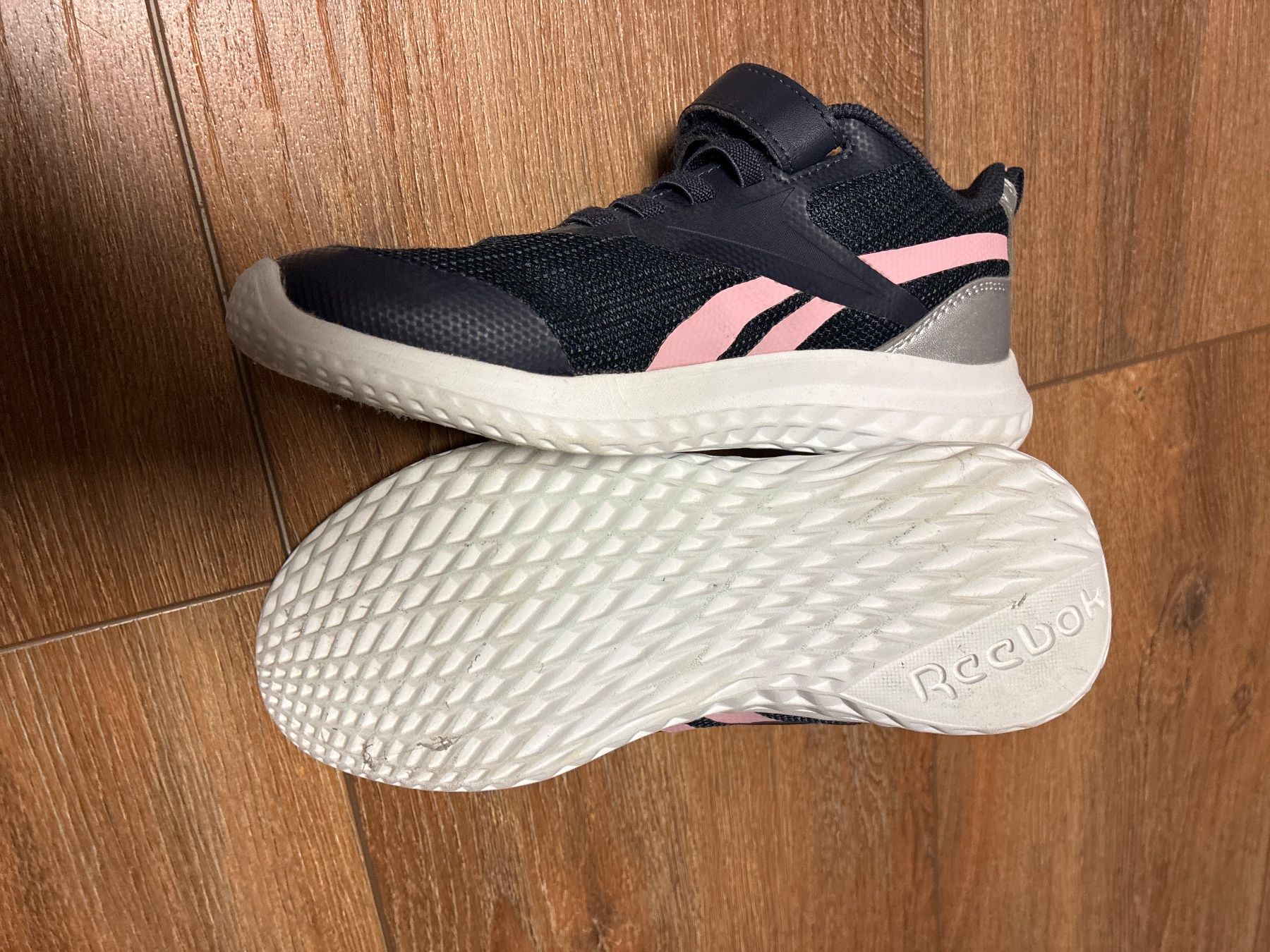 Reebok Scarpe per ragazze: Reebok Sneaker Mädchen Gr. 32 – Usato da Dielsdorf venduto da Fabio1975 1