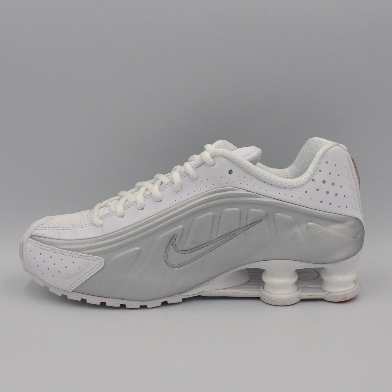 Nike Scarpe da uomo: Nike Shox R4 White 38 – Nuovo e nell'imballaggio originale da Bern venduto da SneakerheavenLT 2