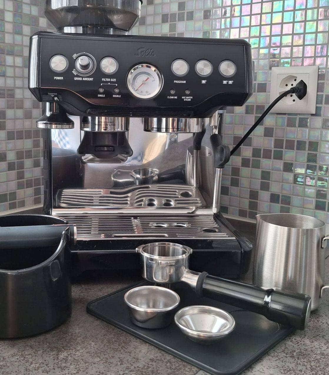Solis Kaffeemaschinen & Espressomaschinen: Solis Grind & Infuse mit integriertem Mahlwerk – Gebraucht aus Schnottwil von jb_39