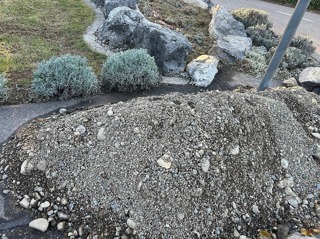 Bausteine: Kies div. klein, Gratis – Gebraucht aus Kerzers von Hu99 1