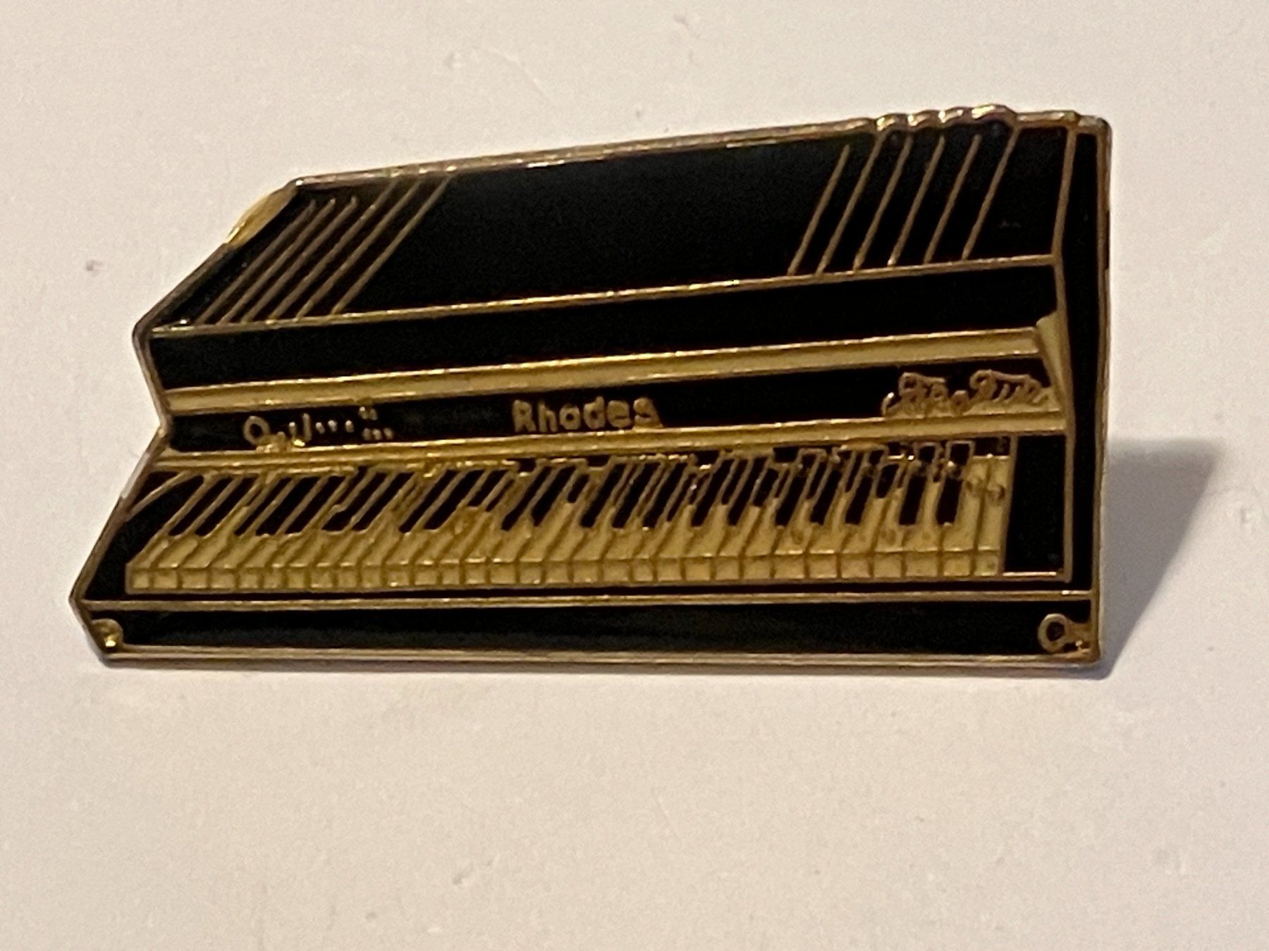 Plaketten & Abzeichen: 1 Pin Rhodes Piano – Gebraucht aus Basel von djwwpp