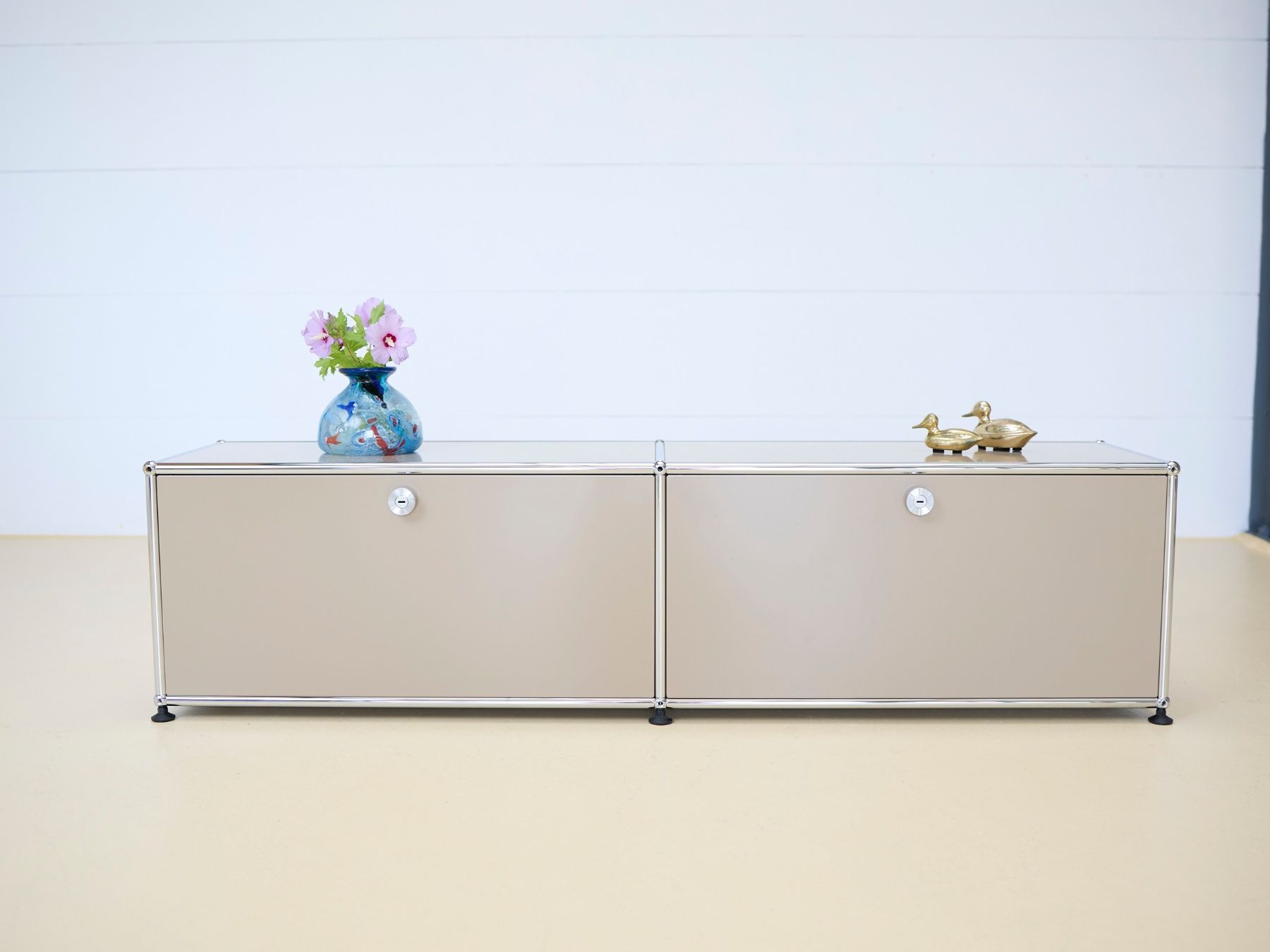 USM Cassettiere: USM Lowboard in Beige – Usato da Meinisberg venduto da atelier_TILIJA