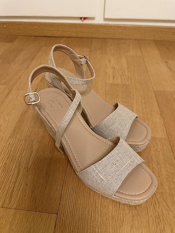 Scarpe da donna: Keilpumps ganz neu Grösse 40 – Usato da Zürich venduto da Lice1 2