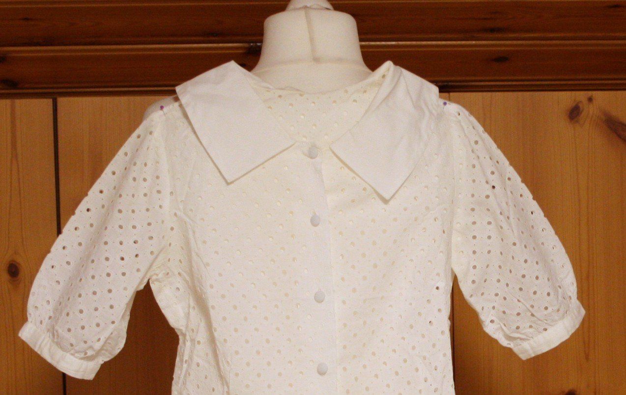 Blusen: Bluse Lochstickerei weiss Gr. M – Gebraucht aus Flüelen von Diversicum-Vintage 1