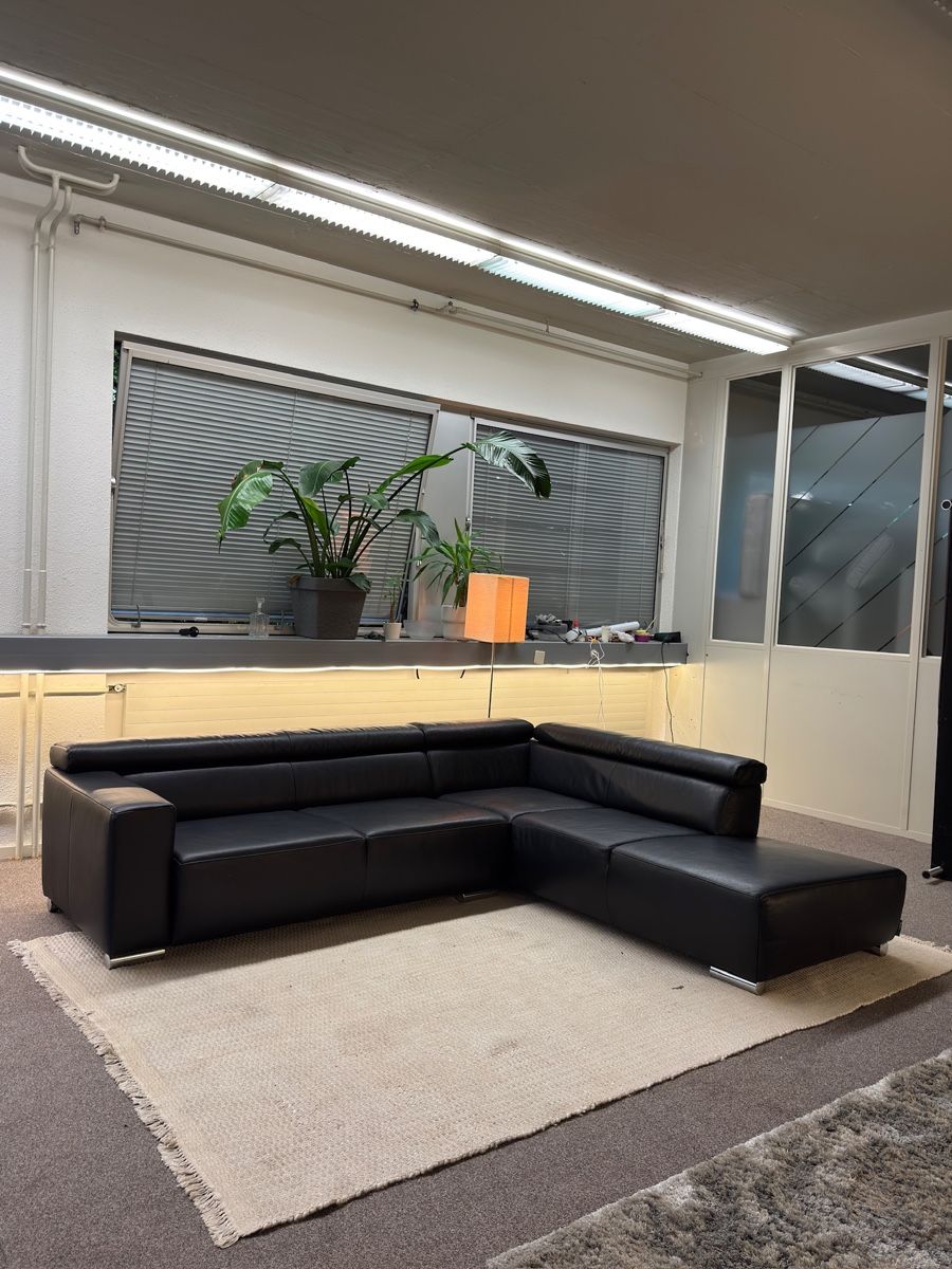 Sofas: Ultsch Polstermöbel Ecksofa, schwarzes Rindsleder – Gebraucht aus Fehraltorf von Sofalab.swiss 1