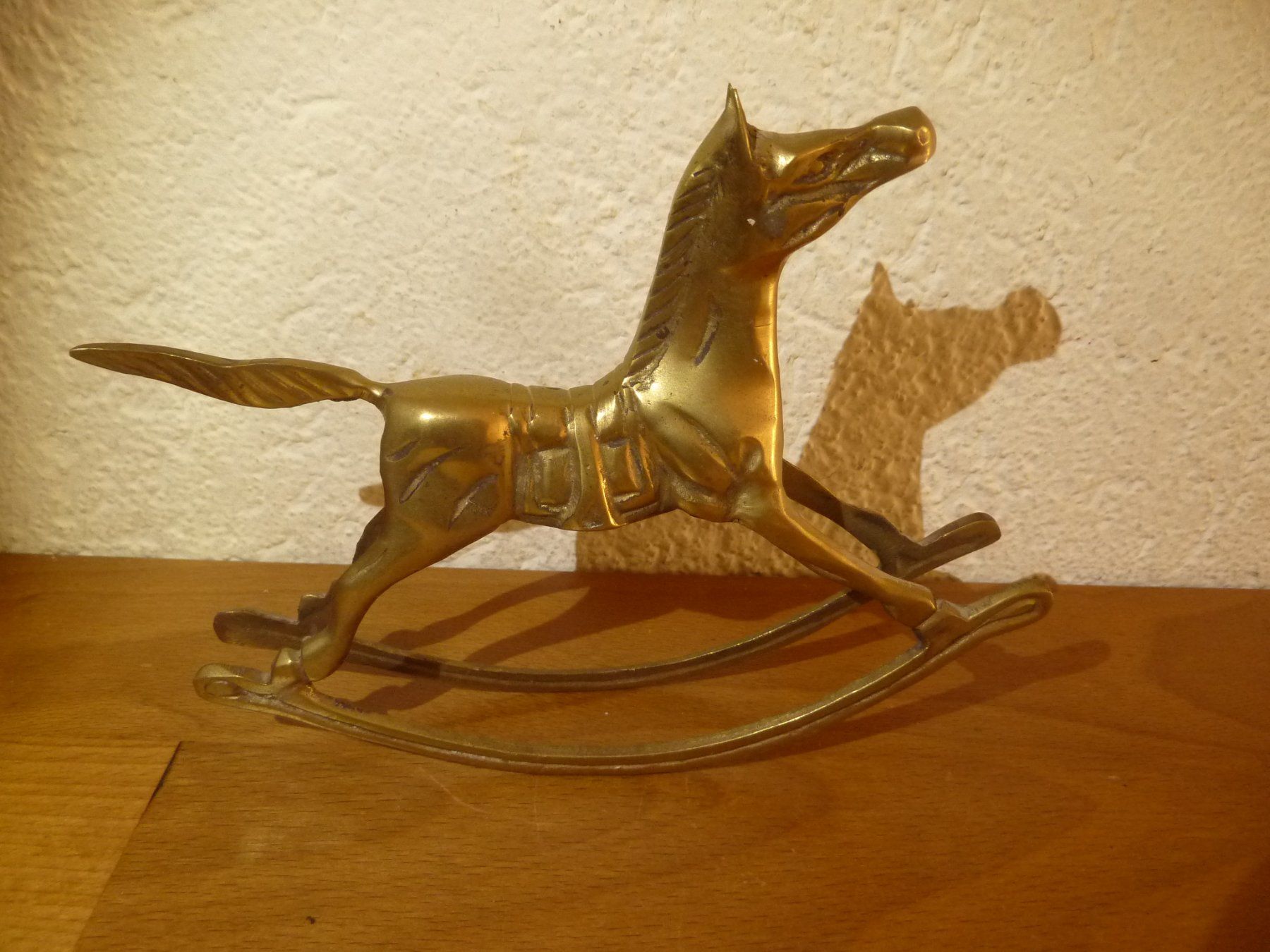 Statuette: Süsses Schaukelpferd Messing Länge 17cm Höhe 13cm – Usato da Hochfelden venduto da swissice 2