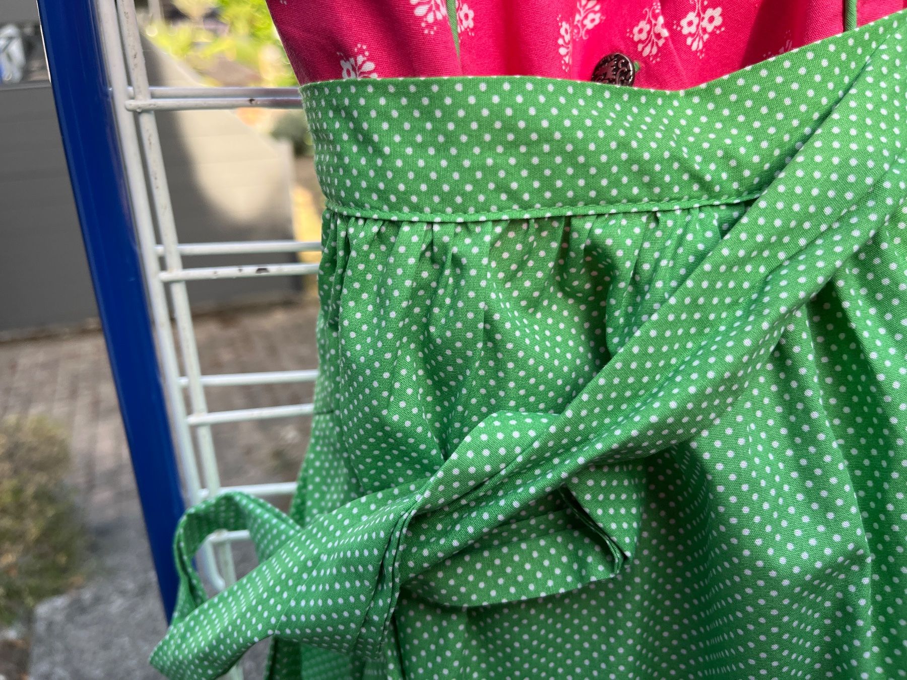 Vestiti: Dirndl mit Bluse Baumwolle und Lederjacke Grösse 40/42 – Usato da Aarberg venduto da Robwal 2