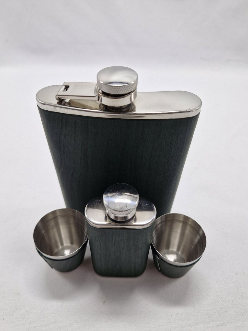 Flacons: FLASQUES en inox / Gainés en cuir – Neuf (Voir description) à Bulle par italicum