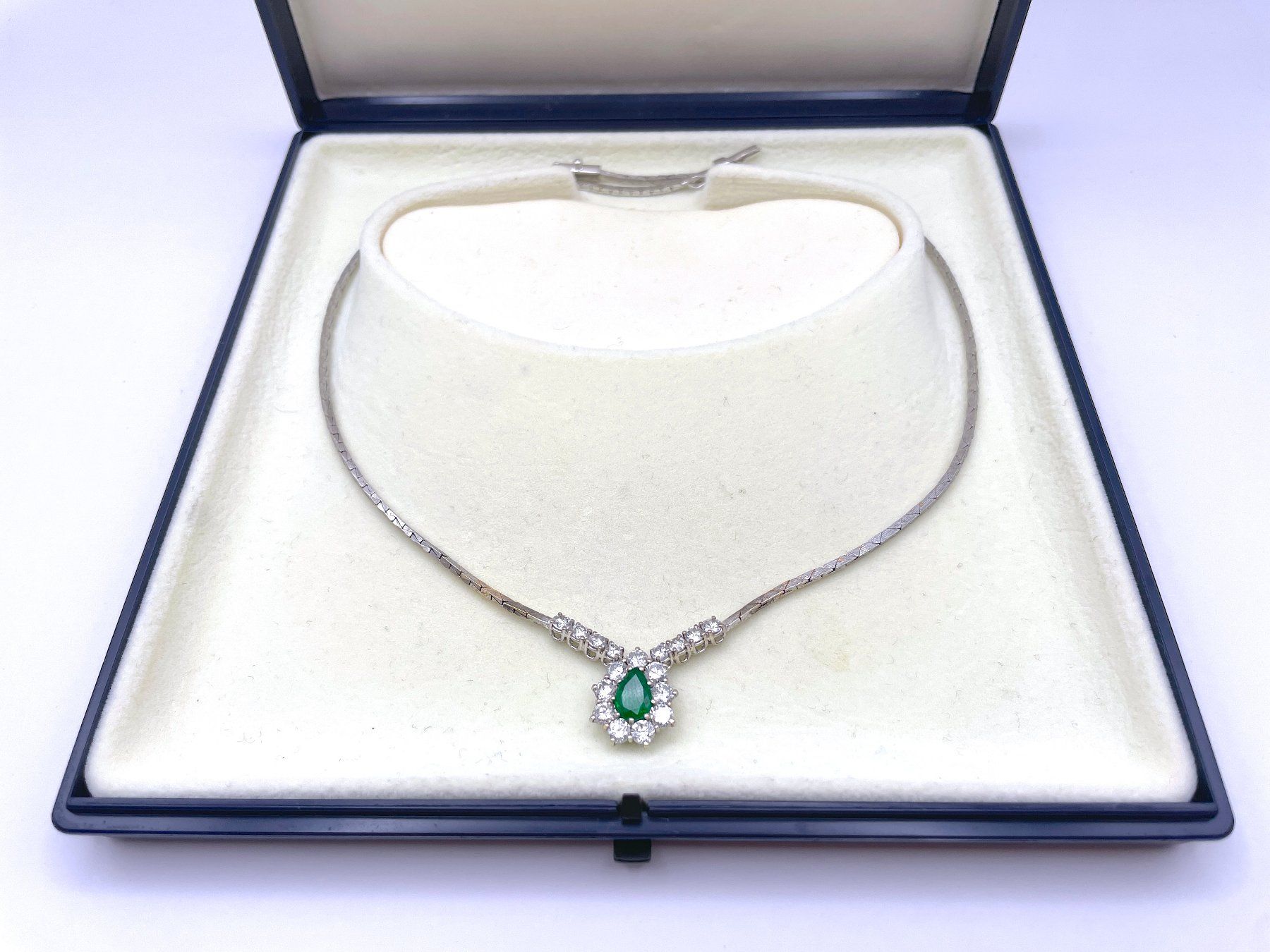 Catenine: Wunderschönes Weissgold-Collier mit echtem Smaragd – Usato da Birmensdorf ZH venduto da Swiss-Sell750 1