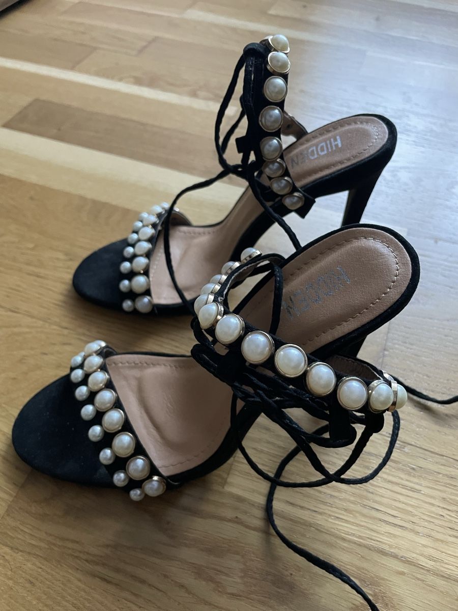 Scarpe da donna: Black heeled sandals Pearl, Size 38 – Nuovo (secondo la descrizione) da Zug venduto da Fashionaddicted.- 1