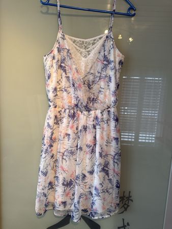 ONLY Sommerkleid Gr. 36 mit Blumenmuster, Top Zustand!