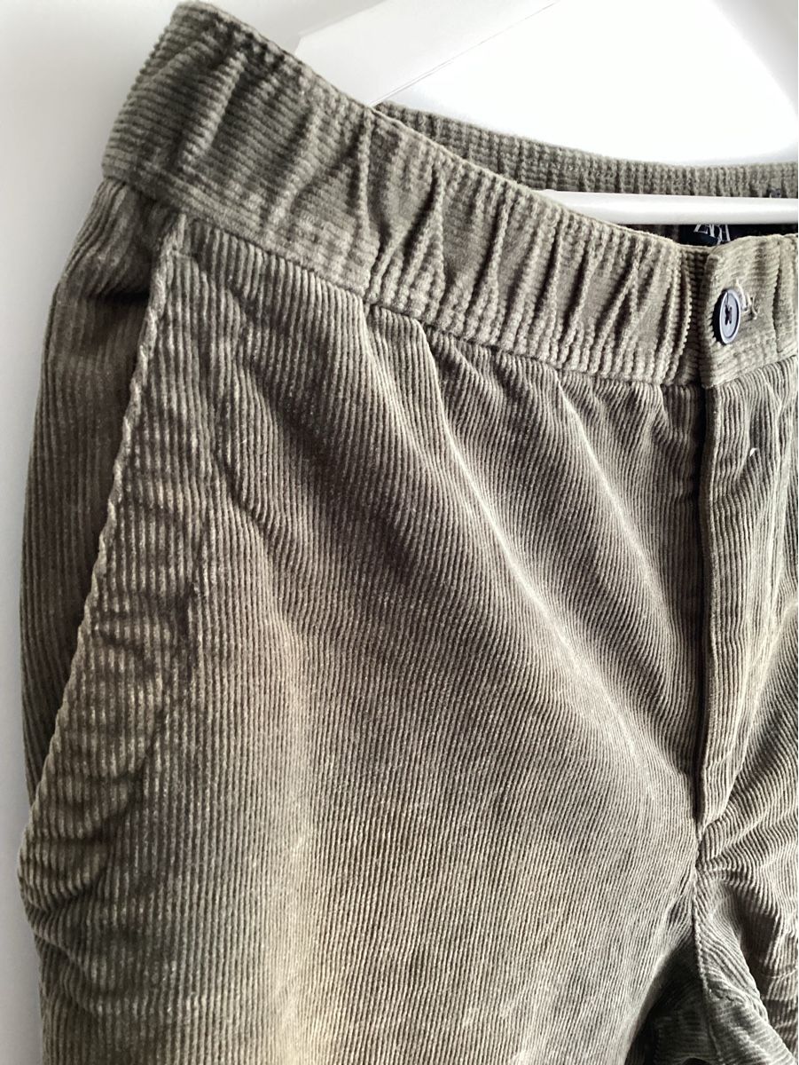 Zara Hosen: Zara Cordhose, oliv, Gr. L – Gebraucht aus Zürich von Struktur 1
