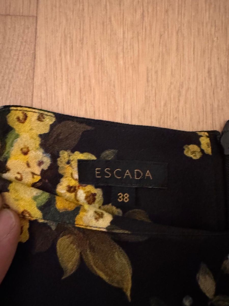 Escada Chemisiers: Escada Bluse – D'occasion à Meggen par Colin_2000 1