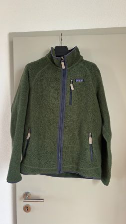 Patagonia Men’s Retro Pile Fleece Jacket in khaki green.
