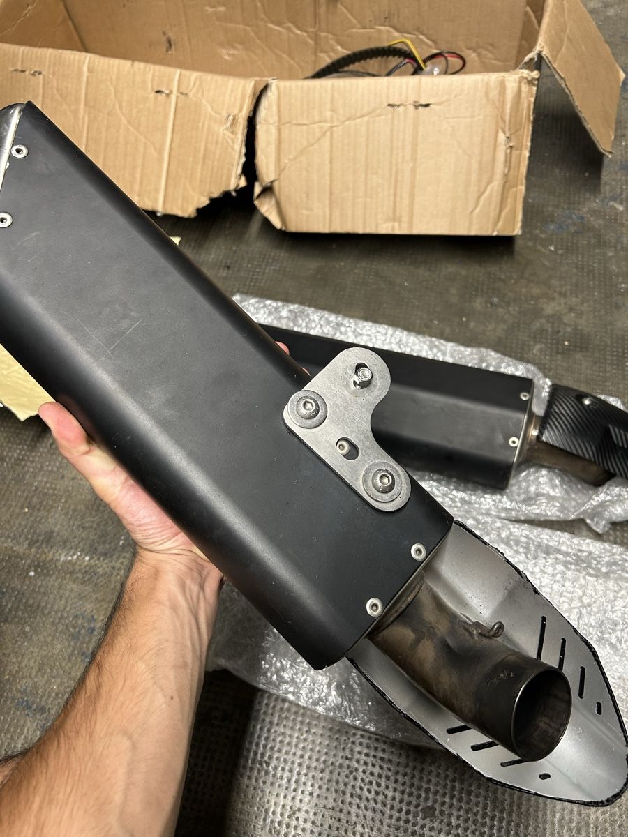 Ducati Strada: Ducati monster 796 pot Zard – Usato da Ecublens VD venduto da RodrigoFortunato249 2