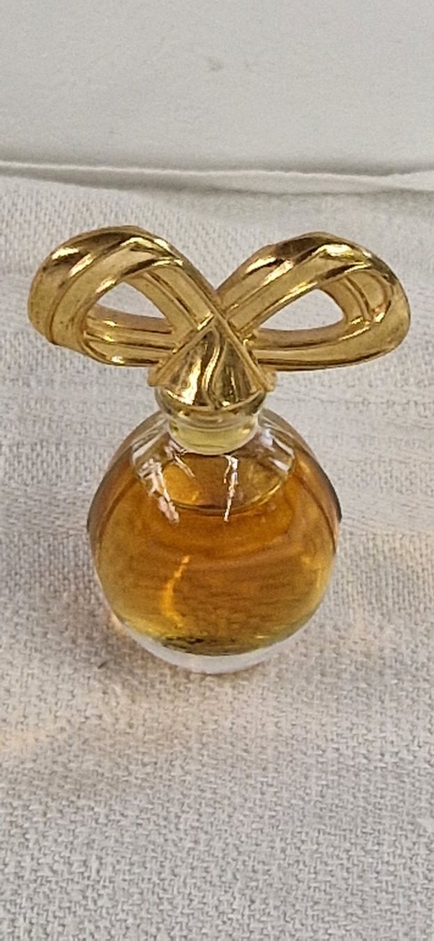 Profumi & Eau de Toilette: WHITE DIAMONDS MINIATÜR PARFÜM – Usato da Bilten venduto da Mic2022