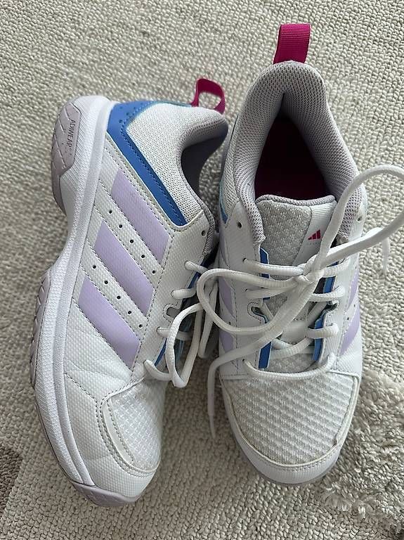 Scarpe per ragazze: Adidas Sportschuhe Mädchen Grösse 38 – Usato da Dörflingen venduto da Kendraa 1