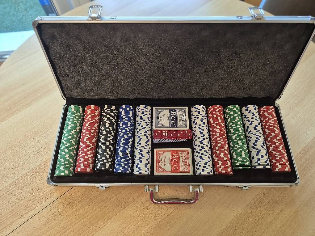 Giochi: Pokerset im Aluminium Koffer – Usato da Winterthur venduto da CroNec 4