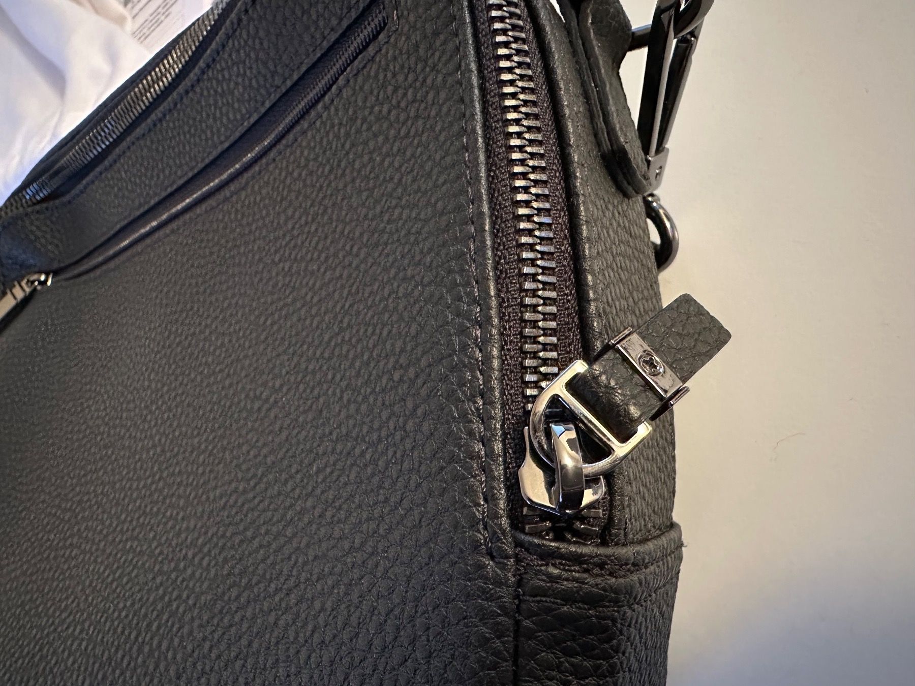 Bree Taschen für Damen: fabrikneue Leder-Umhängetasche, Ledertasche BREE – Neu und originalverpackt aus Münsingen von Sternsaphir64 2