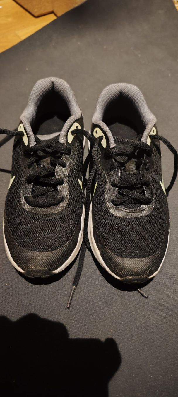 Nike Scarpe per ragazzi: Nike Jungen, 34 – Usato da Sorengo venduto da Te_da 1