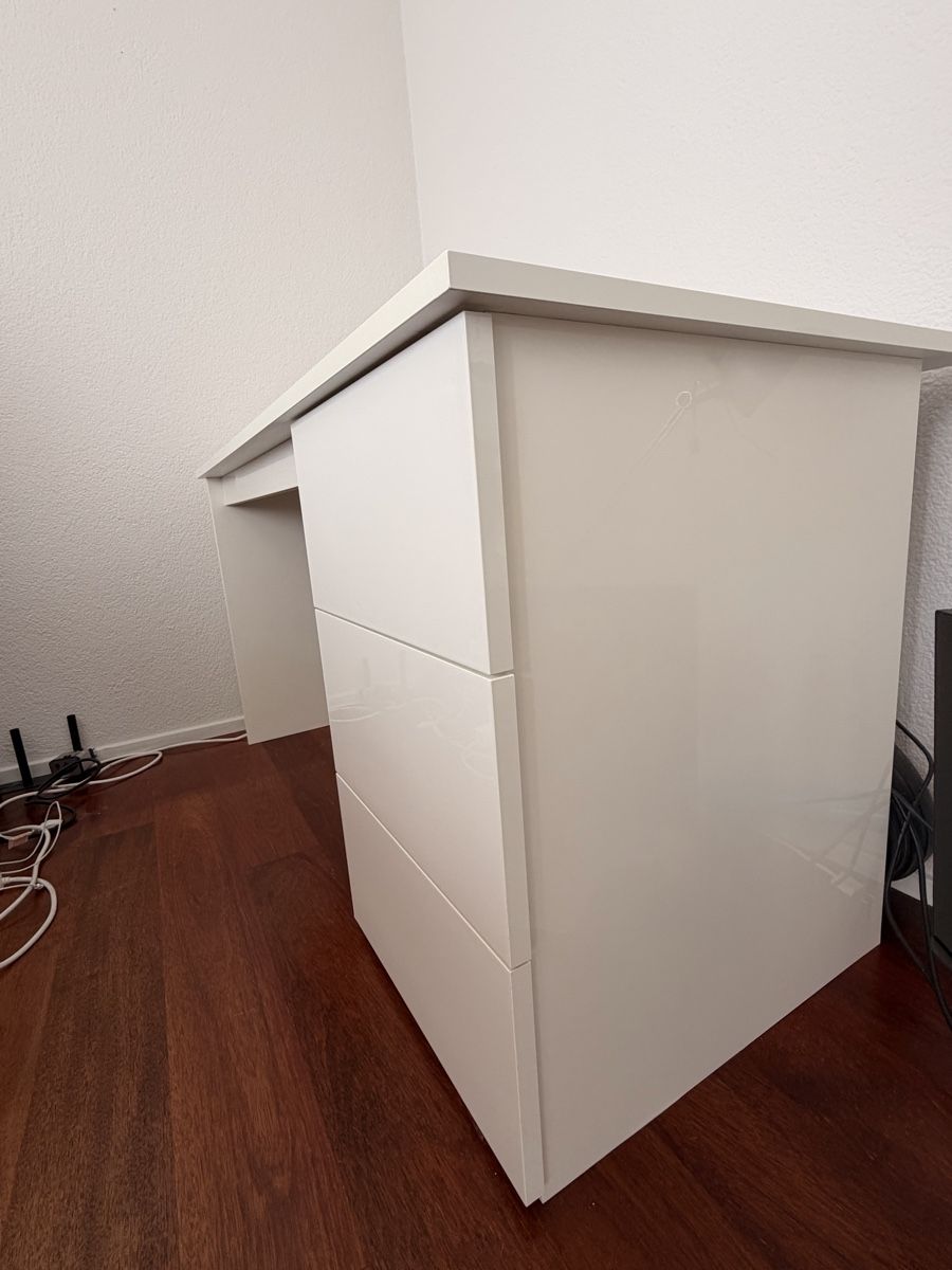 Ikea Scrivanie: Ikea Schreibtisch in weiss  – Usato da Thalwil venduto da j_meyer 4