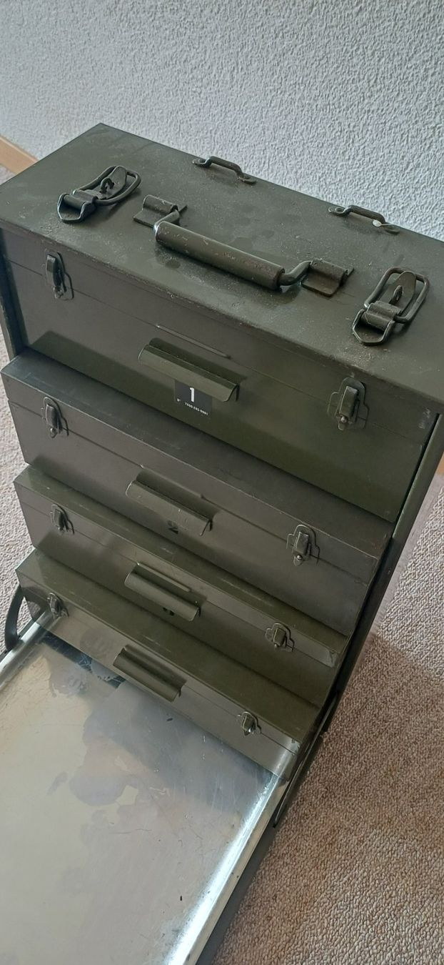 Attrezzatura & Pezzi di ricambio: Armee Sanitätskasten Minibar – Usato da Steffisburg venduto da ursusmaritimus 2
