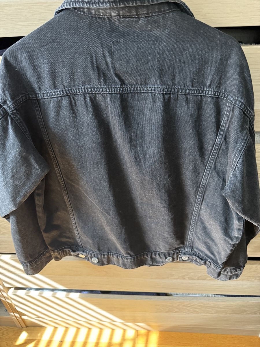 H&M Giacche: H&M Dark grey oversized denim jacket XS – Usato da Zürich venduto da Lovelyperfumes 2