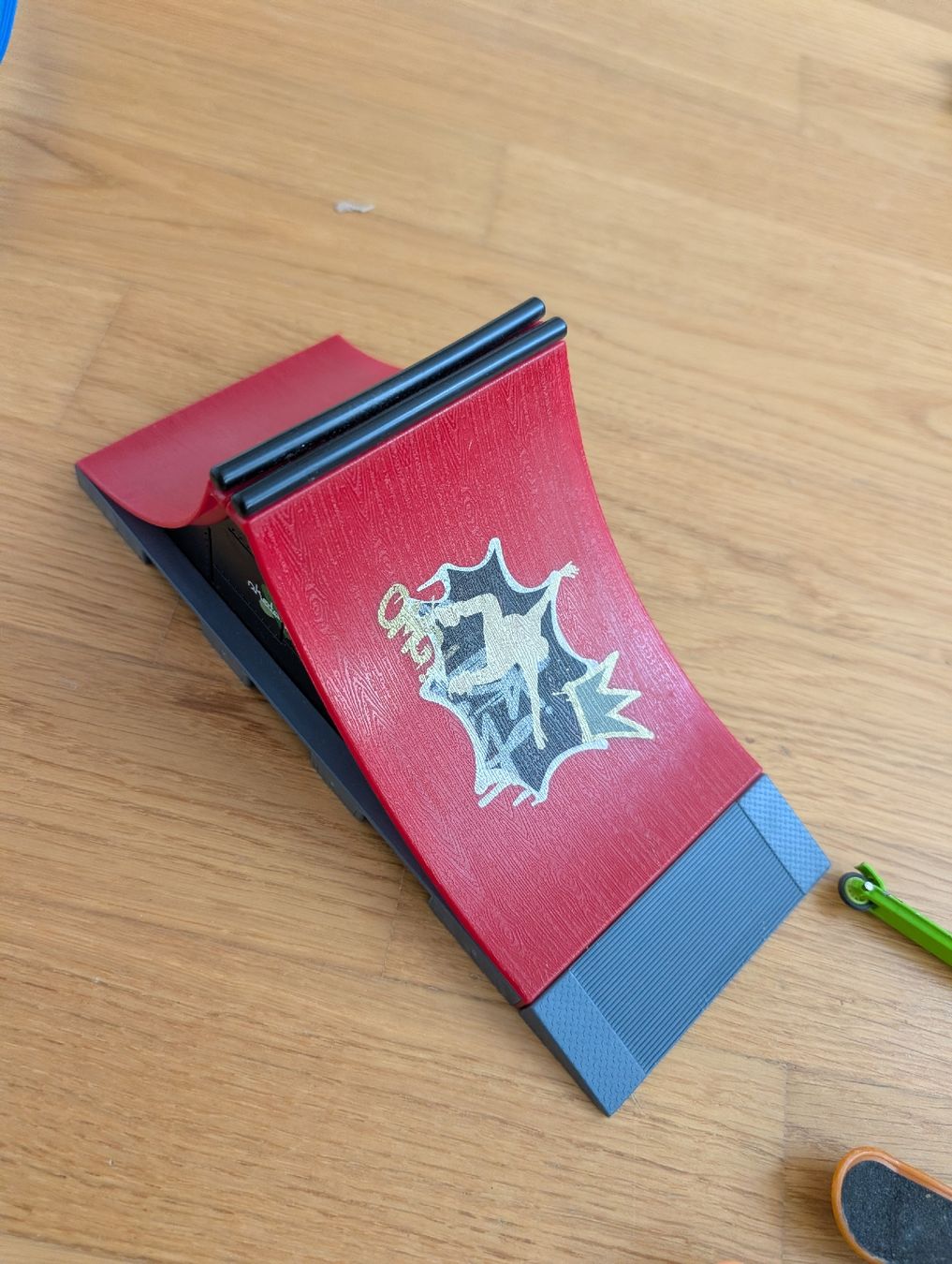 Giocattoli: Fingerboard Set mit Rampe & Scooter – Usato da Wädenswil venduto da HummerZH