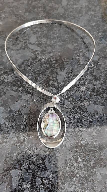 Catenine: Halsspange mit Anhänger – Usato da Kriens venduto da honig01