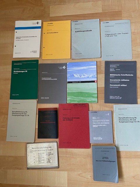 Livres: LOT REGLEMENTE  CH ARMEE – D'occasion à Chur par silbermon