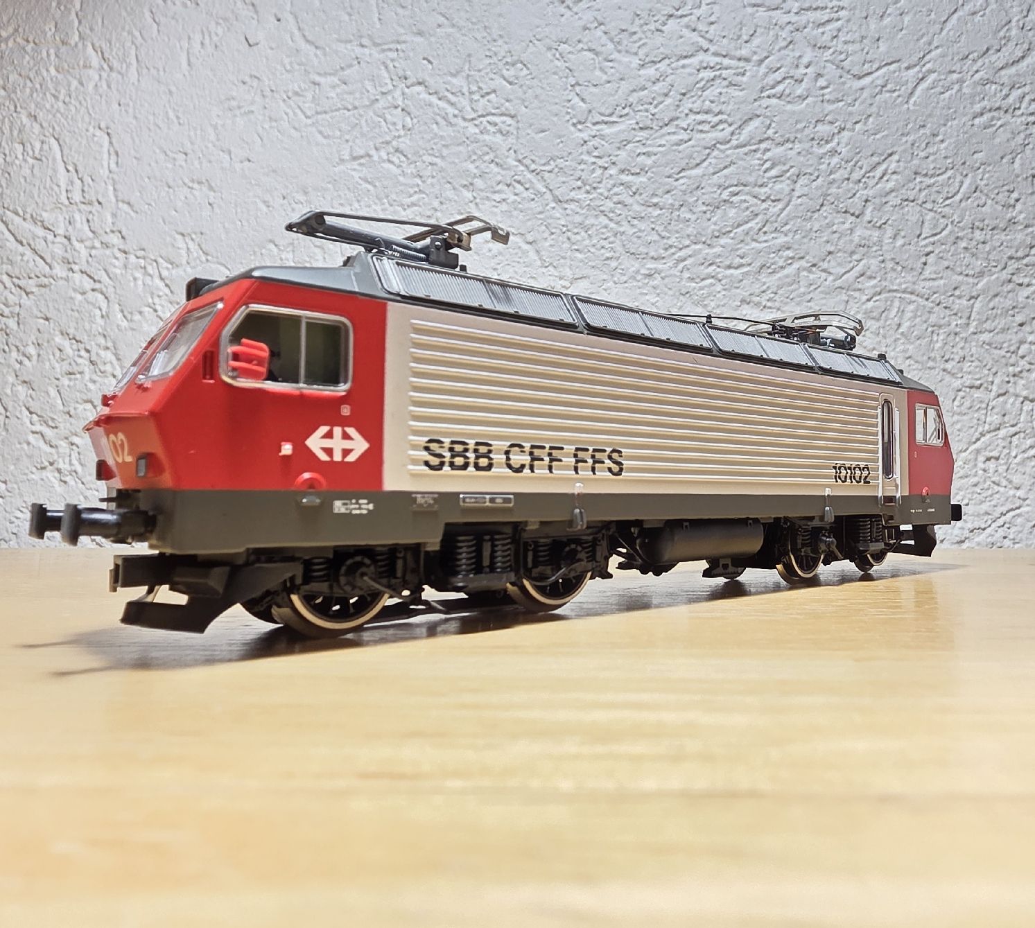 Roco Modellini di ferrovie: Roco Re 4/4 IV 10102 H0 gebraucht, getestet – Usato da Männedorf venduto da Modell-Spezialisten 2