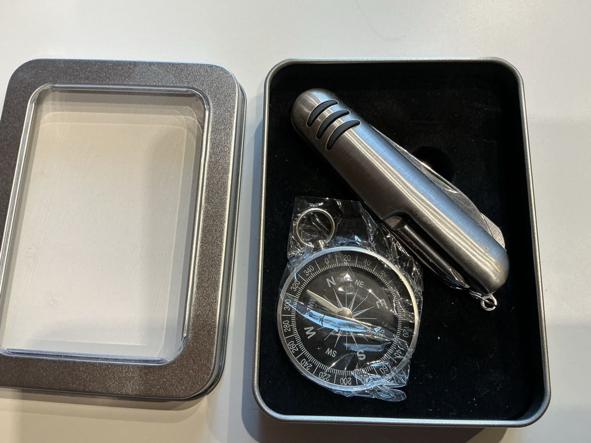 Coltelli tascabile: Multifunktionswerkzeug Taschenmesser mit Kompass im Etui, – Nuovo (secondo la descrizione) da Hedingen venduto da Juniswiss